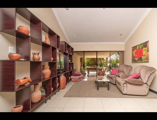 6 BEDROOM HOUSE FOR SALE IN BRYANSTON